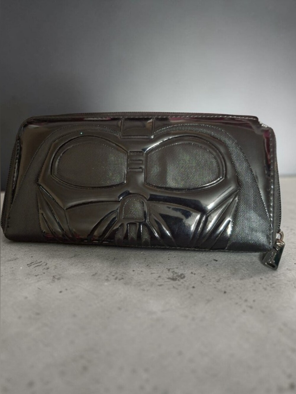 Star Wars Loungefly Black Shiny Patent Darth Vader Long Zip Round Wallet